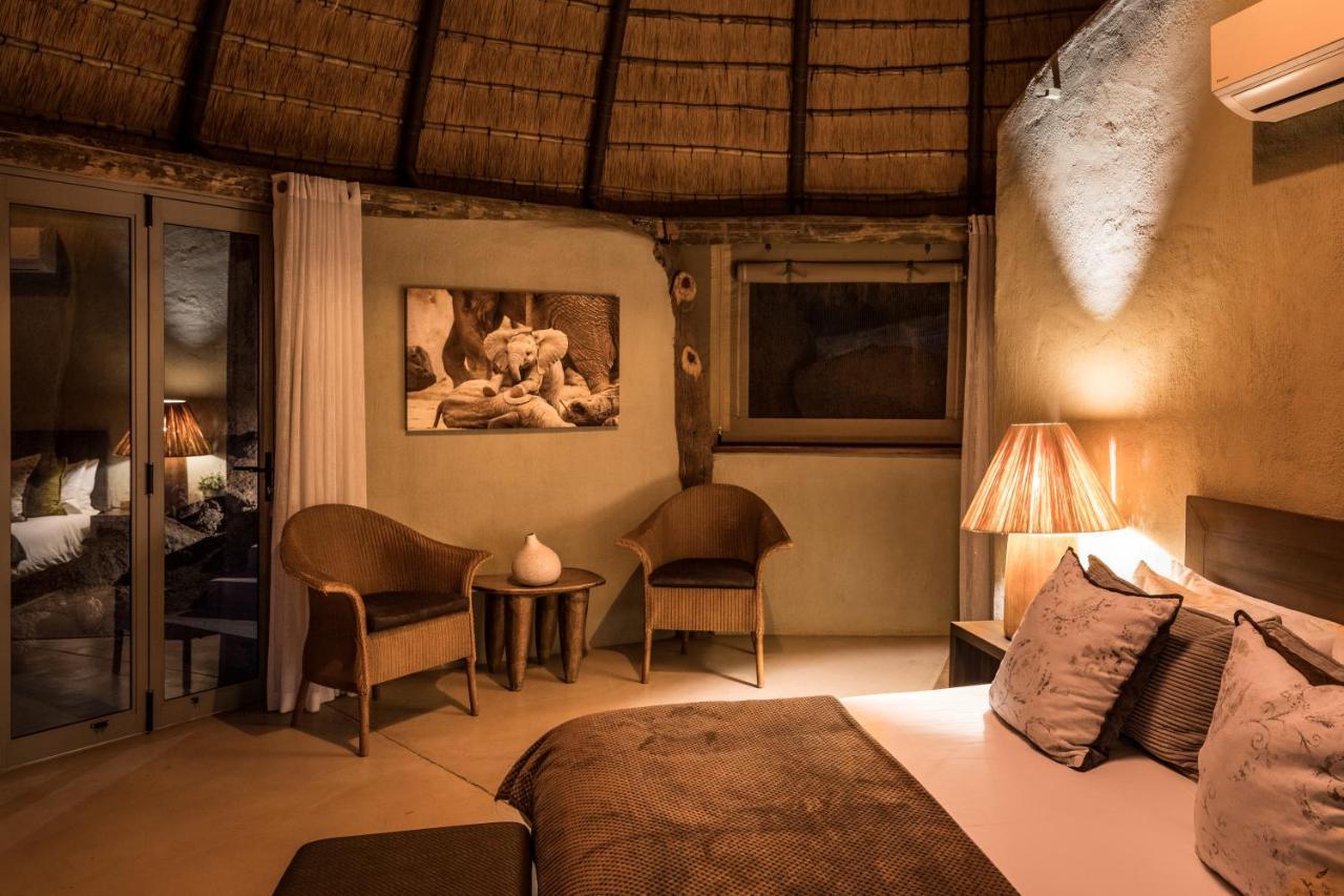Mowani Mountain Camp Hotel Khorixas Buitenkant foto